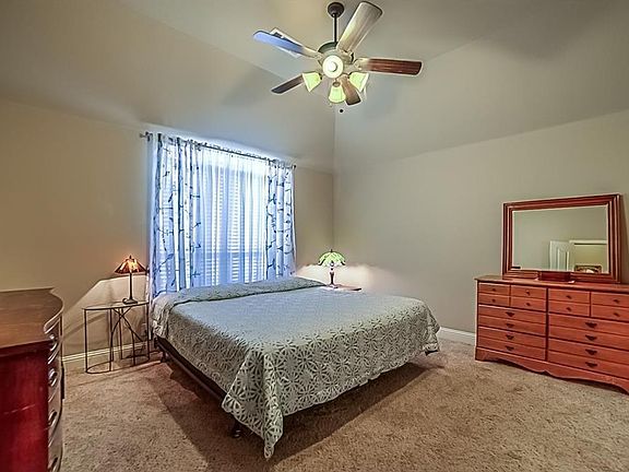 4th image of 301 Kelvington Dr