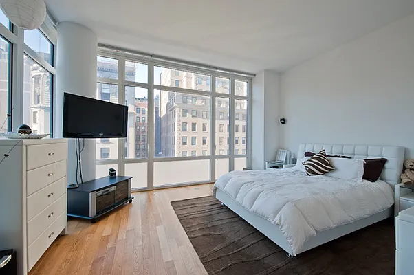 Rented by CORE | media 7