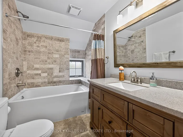 17 Lockheed Blvd — Photo 28
