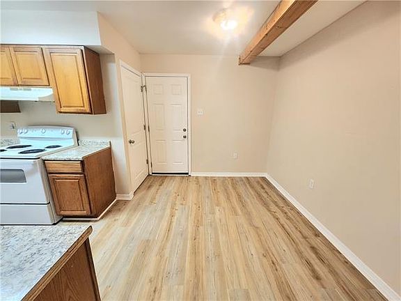 5th image of 203 Omega St #C