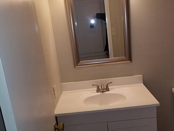 3rd image of 1818 Fox Run Dr APT 2