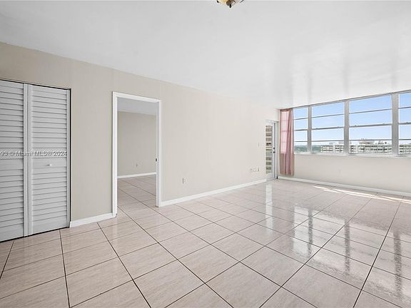 4th image of 1301 Miami Gardens Dr APT 1011W