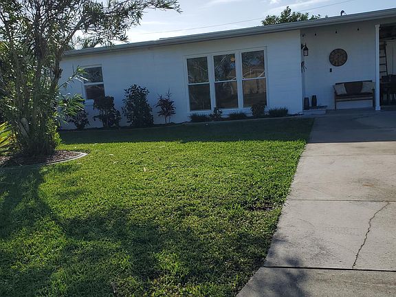 2nd image of 140 Poinsettia Cir NE