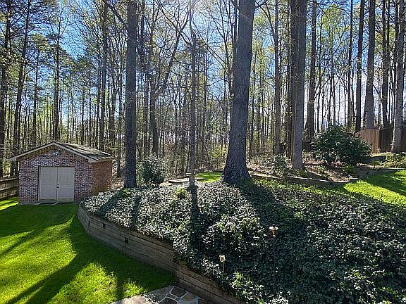 Backyard area w/Workshop