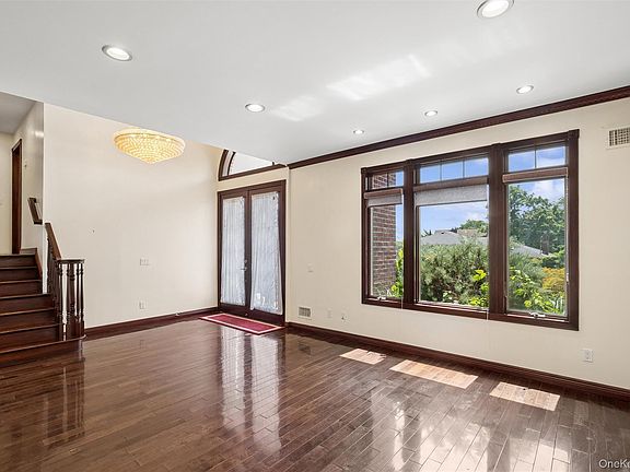 5th image of 300 Ellen Place