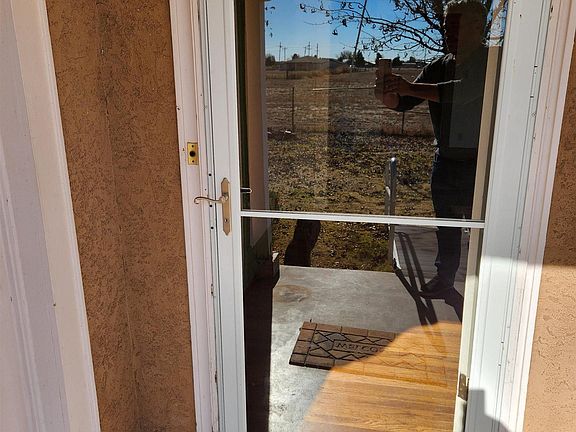 4th image of 905 W Pine Lodge Rd