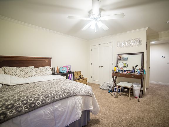 5th image of 4000 Oak St APT 3