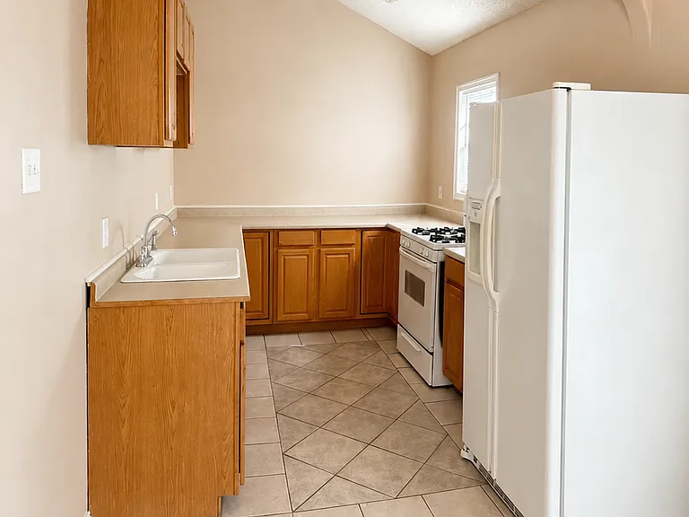 1102 Tarpley Ave — Photo 7