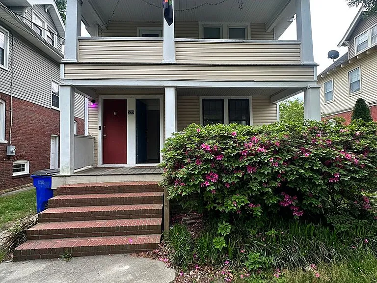 527 Maryland Ave — Photo 1