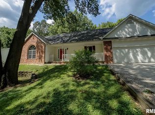 209 S 3rd St, Riverton, IL 62561