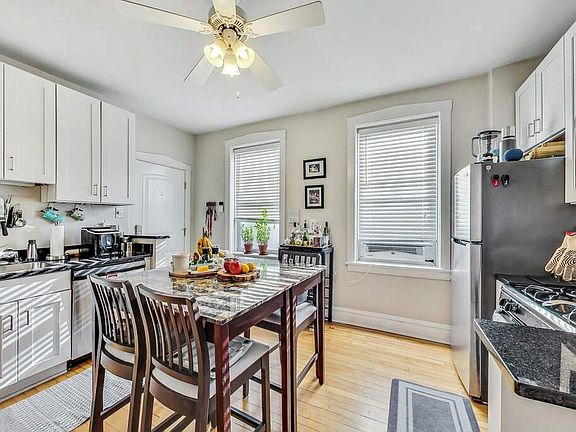 3rd image of 1800 N Honore St #1R