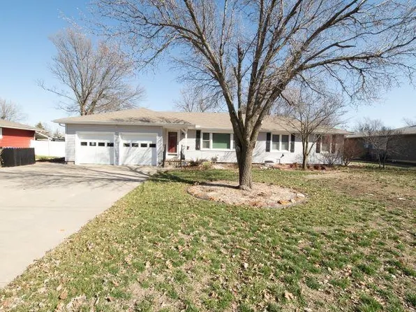 106 N Adams St, Hillsboro, KS 67063