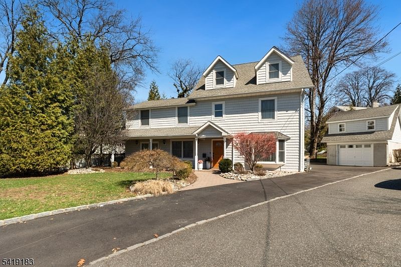 1st image of 8 Dean Ct