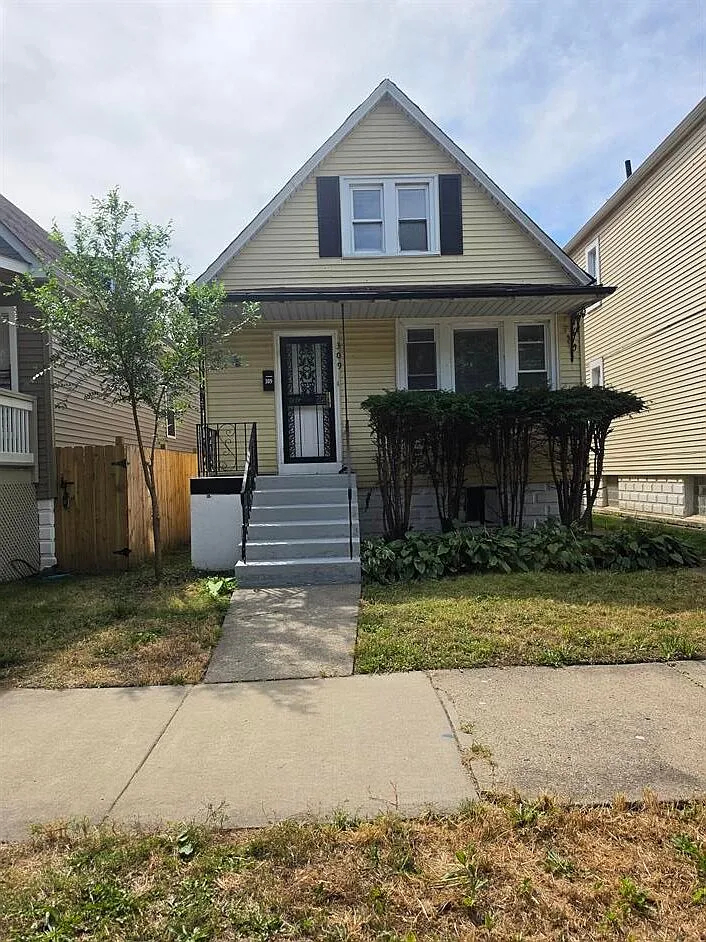 309 E 120 — Photo 1