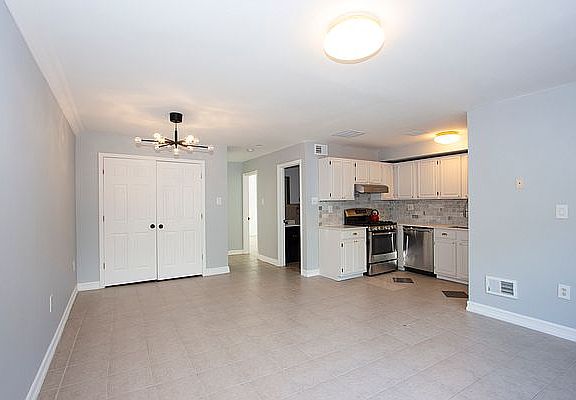 4th image of 592 Saint Marys St #1