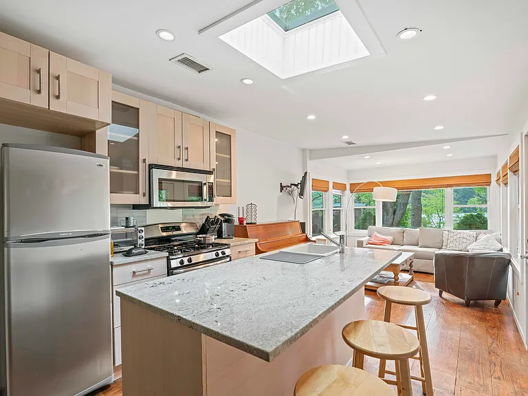 22 The Pkwy — Photo 3