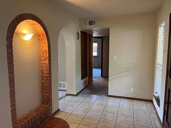 5th image of 11104 Kielich Ave NE