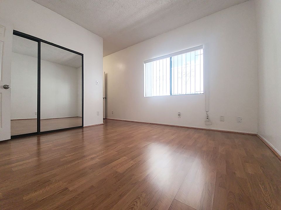 2nd image of 424 S Westmoreland Ave APT 111