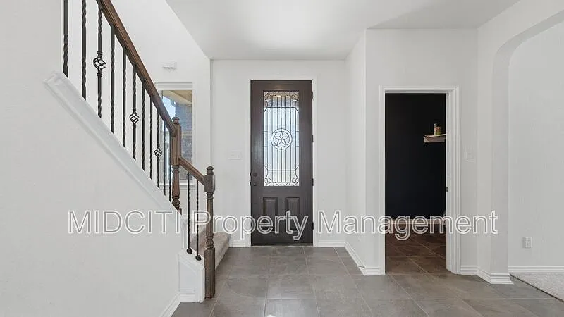 3 bed, 2.5 bath, 2225 sqft, $1,900 — Photo 3