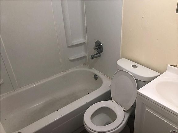 4th image of 405 Burdick Ave