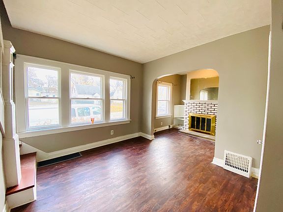 2nd image of 2790 Fairview Pl