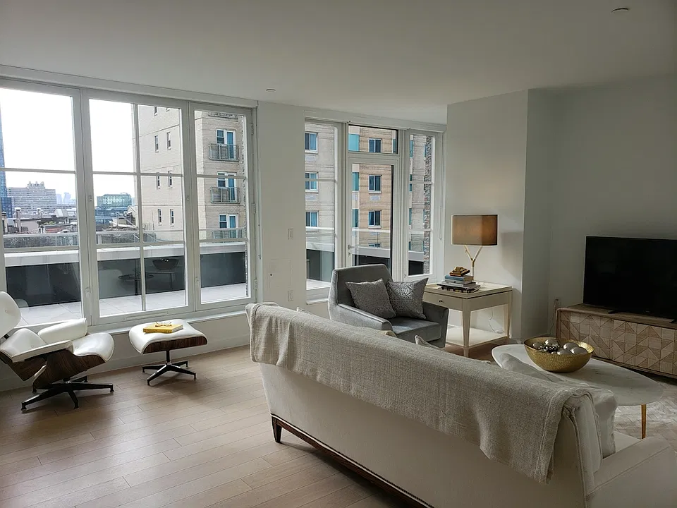 535 W 43rd St S #Penthouse B