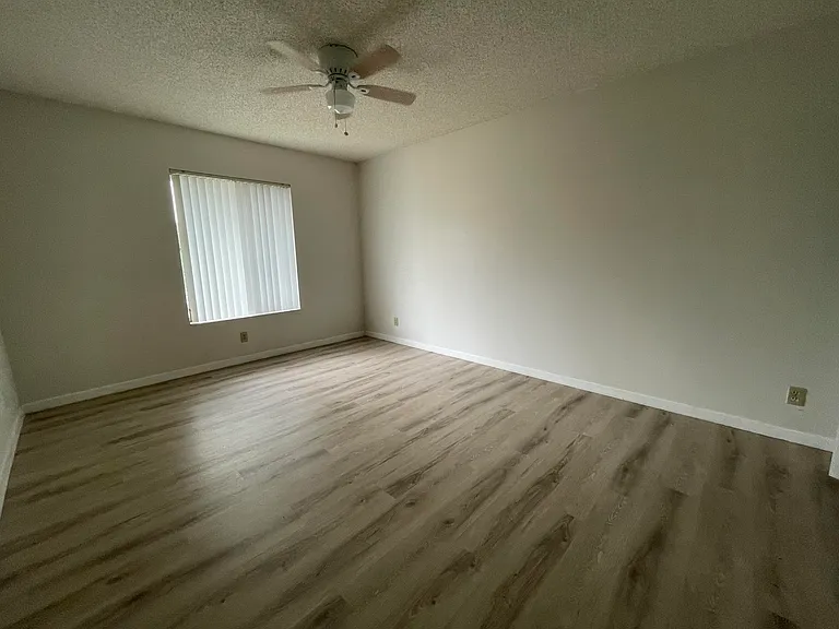 207 Foxtail Dr #E3 — Photo 9