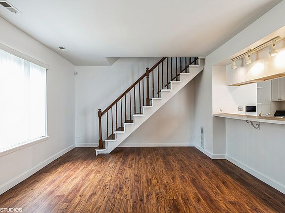 2nd image of 1583 Cornell Pl