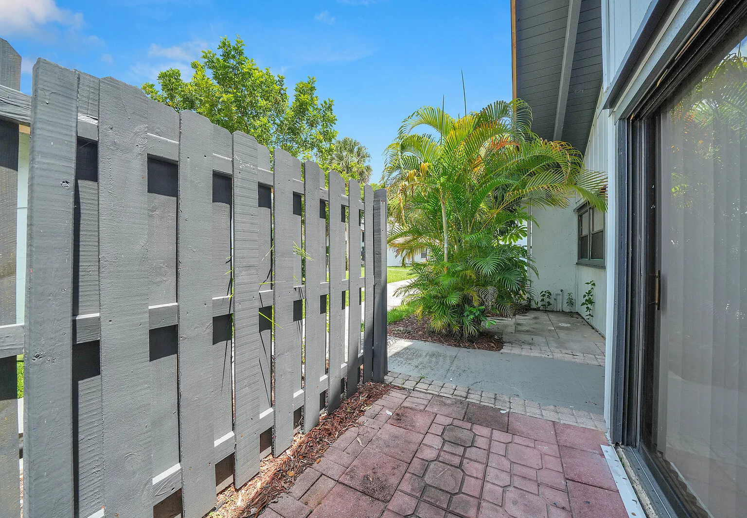 100 Sparrow Dr #13 - 1 — Photo 2
