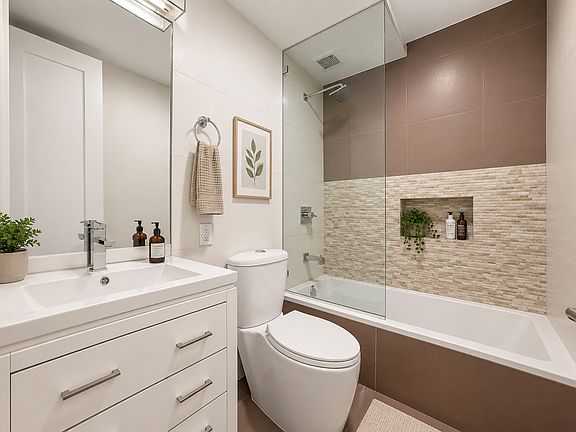 4th image of 193 Bedford Ave #3E
