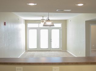 1411 SW Lane St #H-302, Topeka, KS 66604