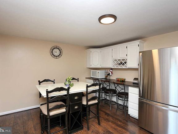 3rd image of 289 Berkeley Dr