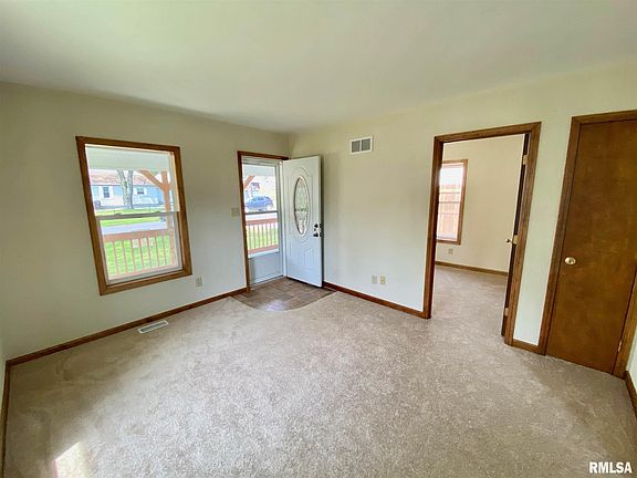5th image of 3300 N Columbus Ave