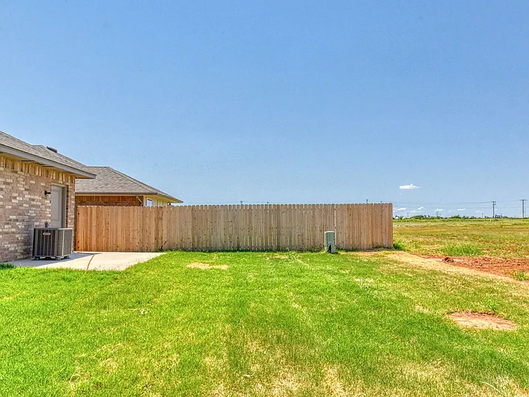 8101 Solare Pl — Photo 34