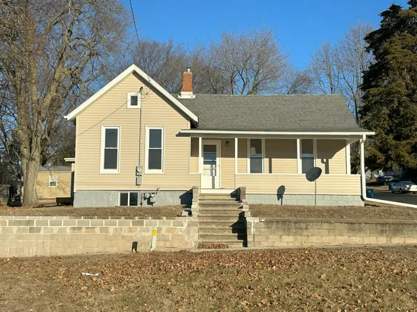 621 S Dixon Ave, Dixon, IL 61021