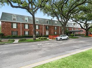 3201 Saint Charles Ave APT 220, New Orleans, LA 70115