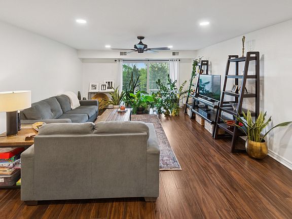 3rd image of 4106 N Narragansett Ave APT 511