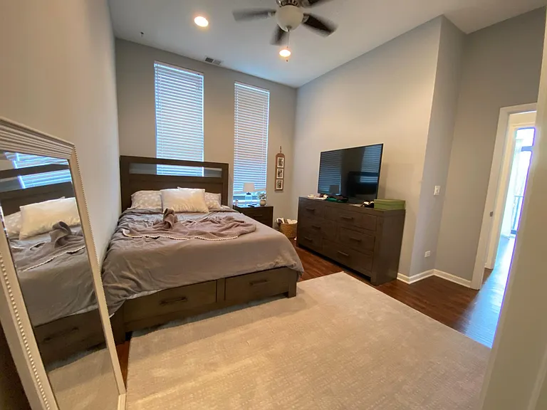 1057 W Grand Ave #4S — Photo 9