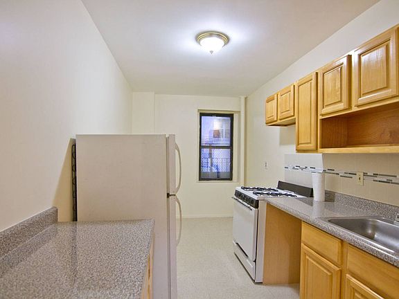 4th image of 82-90 Caryl Avenue 18 Fl 1