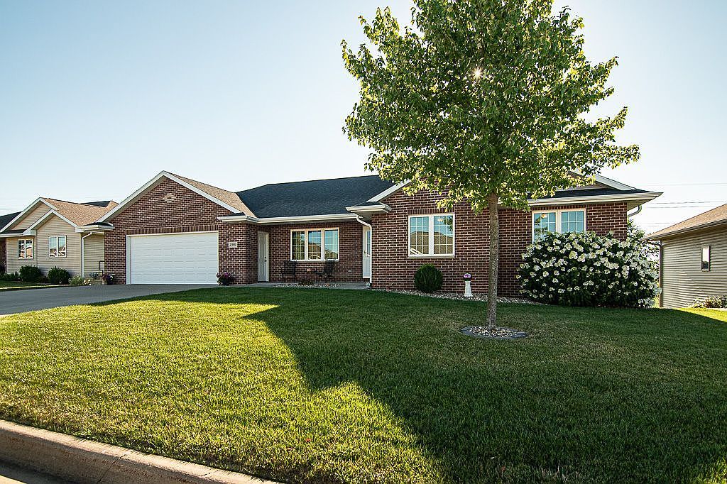 290 Lezlie Dr - Property Image
