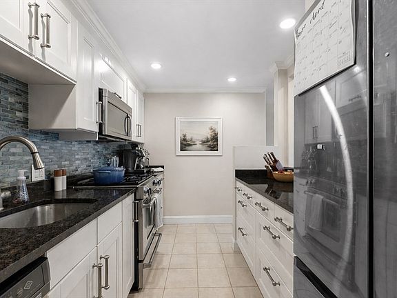 4th image of 13 Bowdoin St