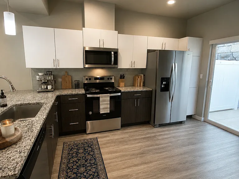 200 Canyon Pkwy — Photo 3