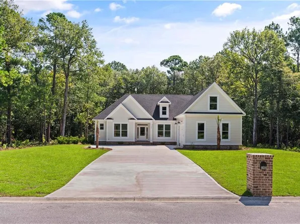 143 Sanford Dr, Waverly, GA 31565