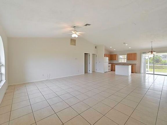4th image of 914 Danube St