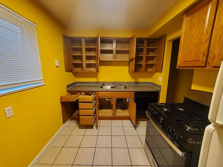 23755 Banbury Cir #1 — Photo 41