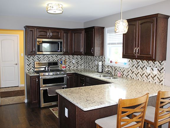 4th image of 735 Pheasant Ln
