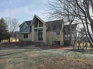 2 Wedgewood Dr, Galena, IL 61036