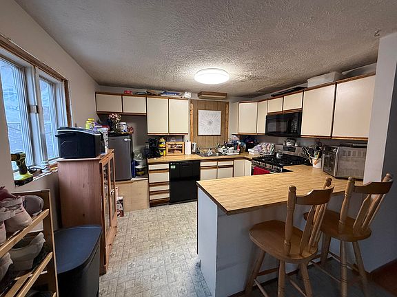 3rd image of 390 Goodwin Road