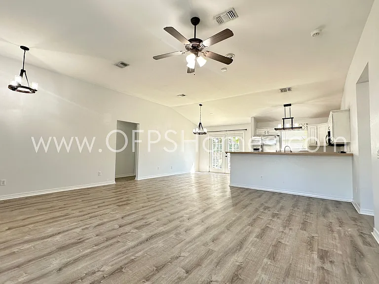2426 Houston Cir — Photo 7