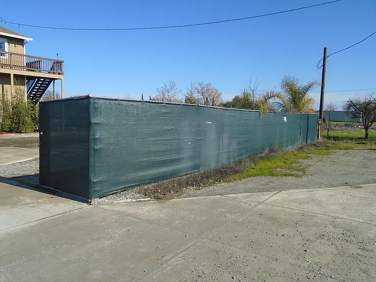 Front rt. fence
